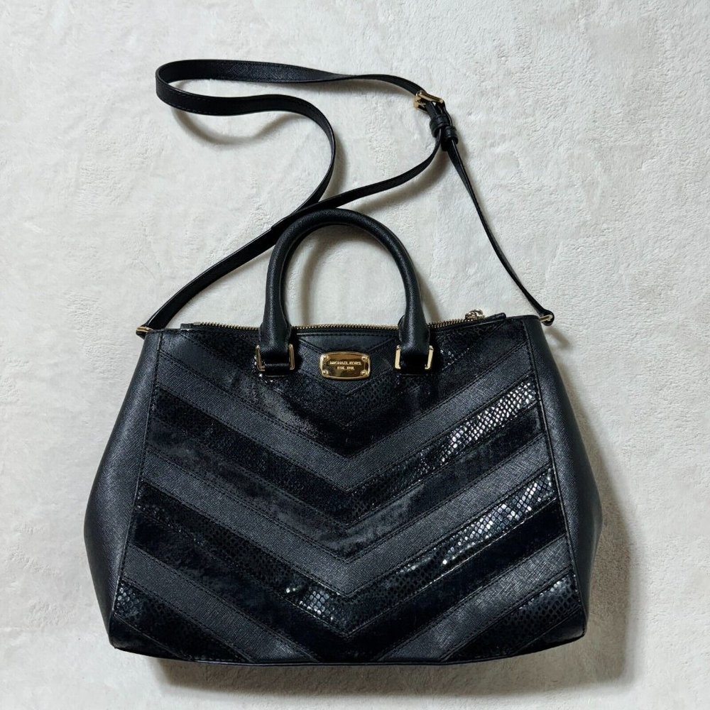 MICHAEL KORS Purse Selma Black Chevron Patchwork Design w/ Adjustable Strap